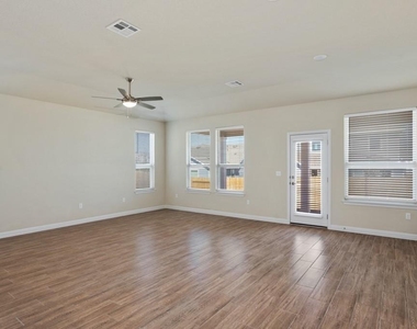 8202 Dampton Ln - Photo Thumbnail 9