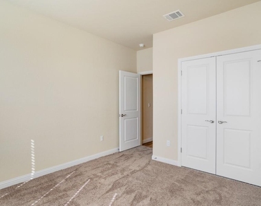 8202 Dampton Ln - Photo Thumbnail 20