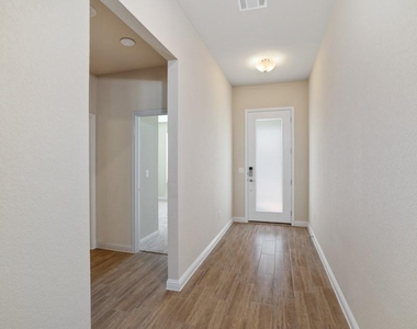 8202 Dampton Ln - Photo Thumbnail 3