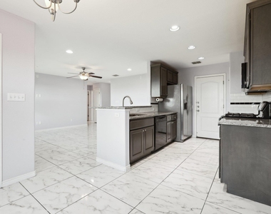 20111 Travis Dr - Photo Thumbnail 8