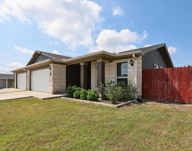 20111 Travis Dr - Photo Thumbnail 2