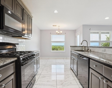 20111 Travis Dr - Photo Thumbnail 9