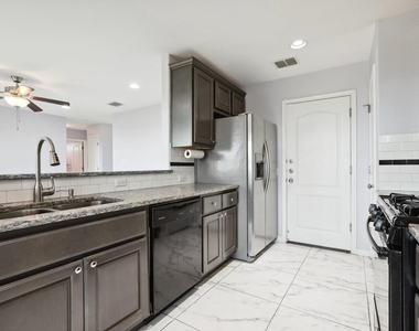 20111 Travis Dr - Photo Thumbnail 10