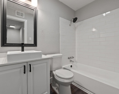 1220 W Anderson Ln - Photo Thumbnail 8