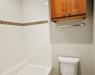 7685 Northcross Dr - Photo Thumbnail 16