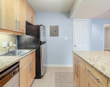 7685 Northcross Dr - Photo Thumbnail 1