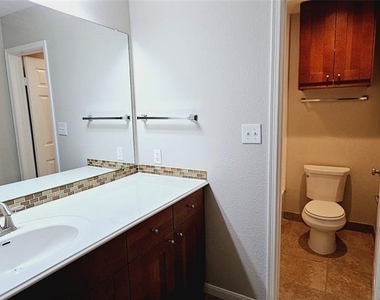7685 Northcross Dr - Photo Thumbnail 17