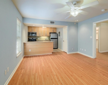 7685 Northcross Dr - Photo Thumbnail 7