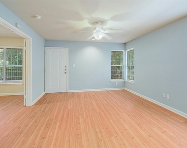 7685 Northcross Dr - Photo Thumbnail 6