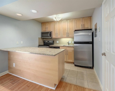 7685 Northcross Dr - Photo Thumbnail 11