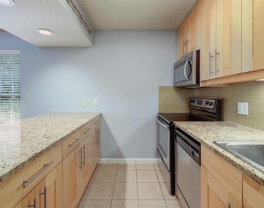 7685 Northcross Dr - Photo Thumbnail 12