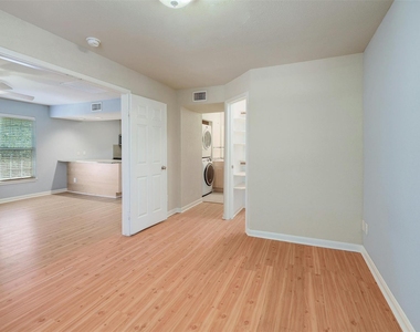 7685 Northcross Dr - Photo Thumbnail 3