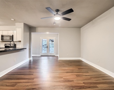 5909 Lago Vista Way D - Photo Thumbnail 9