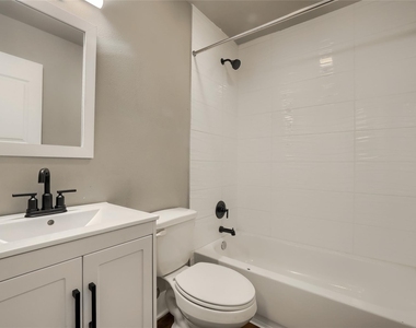 5909 Lago Vista Way D - Photo Thumbnail 21