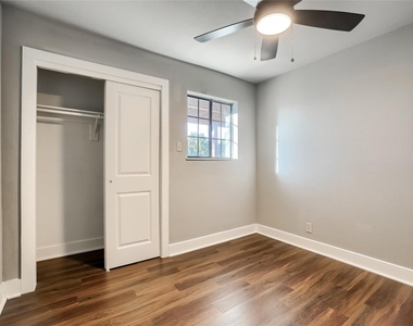 5909 Lago Vista Way D - Photo Thumbnail 19