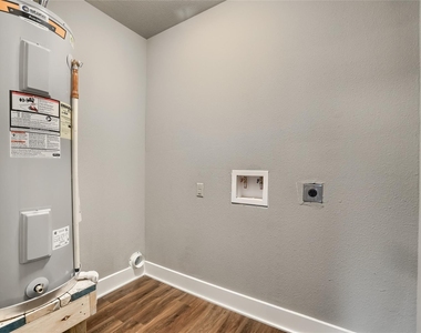 5909 Lago Vista Way D - Photo Thumbnail 23