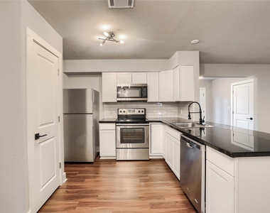 5909 Lago Vista Way D - Photo Thumbnail 5
