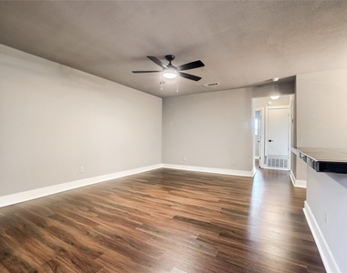 5909 Lago Vista Way D - Photo Thumbnail 11
