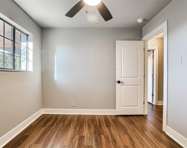5909 Lago Vista Way D - Photo Thumbnail 20