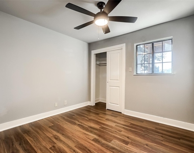 5909 Lago Vista Way D - Photo Thumbnail 18