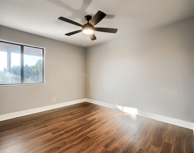 5909 Lago Vista Way D - Photo Thumbnail 12