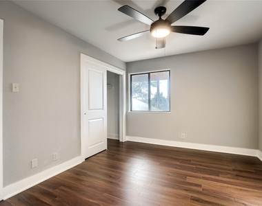 5909 Lago Vista Way D - Photo Thumbnail 13