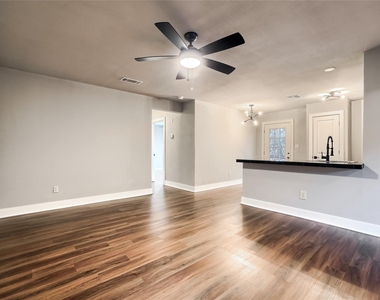 5909 Lago Vista Way D - Photo Thumbnail 10