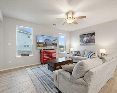 408 Black Opal Dr - Photo Thumbnail 6