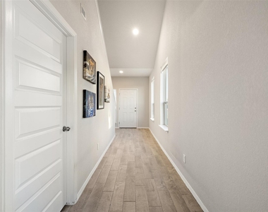 408 Black Opal Dr - Photo Thumbnail 4