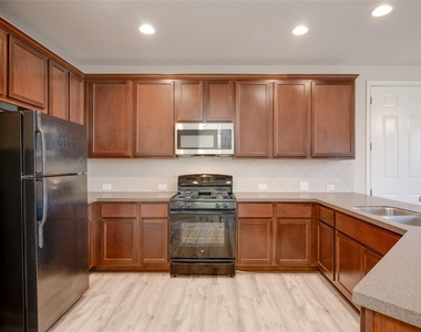 5701 Cougar Dr - Photo Thumbnail 5