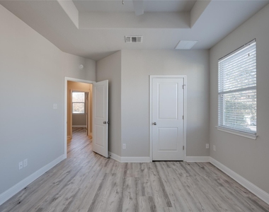 5701 Cougar Dr - Photo Thumbnail 11