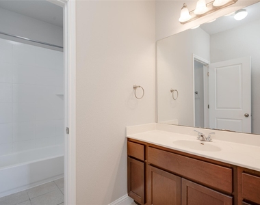 5701 Cougar Dr - Photo Thumbnail 16