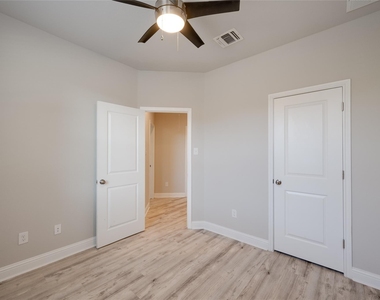 5701 Cougar Dr - Photo Thumbnail 12
