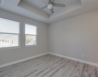 5701 Cougar Dr - Photo Thumbnail 9