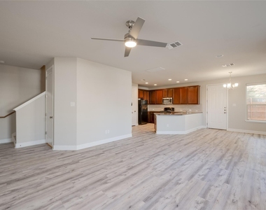 5701 Cougar Dr - Photo Thumbnail 3