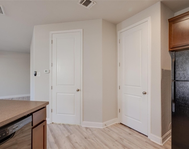 5701 Cougar Dr - Photo Thumbnail 8