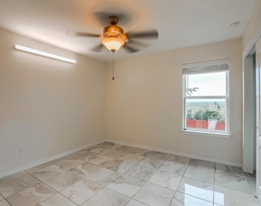 20111 Travis Dr - Photo Thumbnail 10