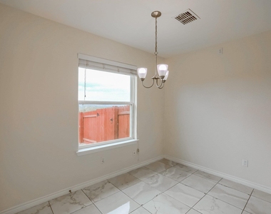 20111 Travis Dr - Photo Thumbnail 7