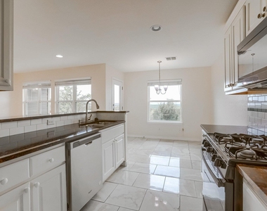 20111 Travis Dr - Photo Thumbnail 6