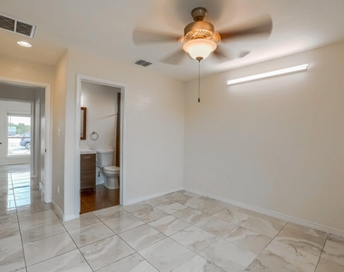 20111 Travis Dr - Photo Thumbnail 12