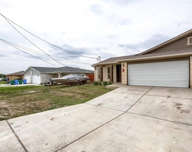 20111 Travis Dr - Photo Thumbnail 25