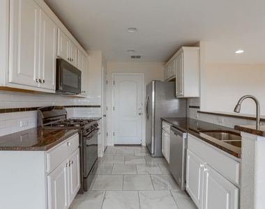 20111 Travis Dr - Photo Thumbnail 5