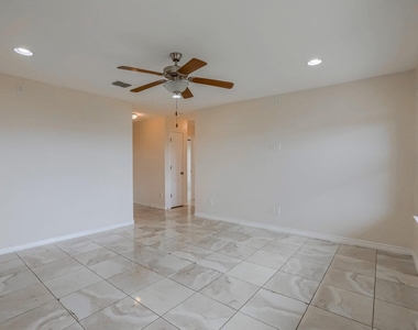20111 Travis Dr - Photo Thumbnail 2