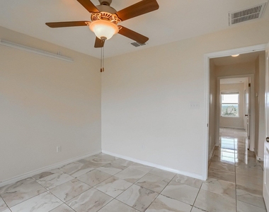 20111 Travis Dr - Photo Thumbnail 16