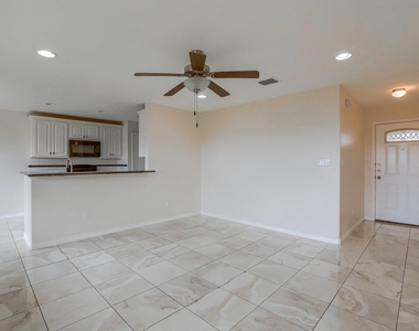 20111 Travis Dr - Photo Thumbnail 4