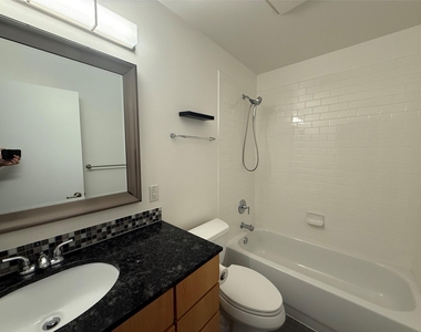 2200 Dickson Dr - Photo Thumbnail 8