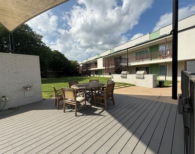 2200 Dickson Dr - Photo Thumbnail 10