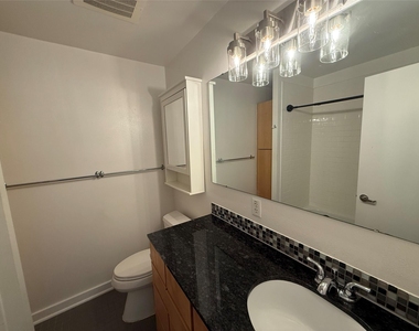 2200 Dickson Dr - Photo Thumbnail 7