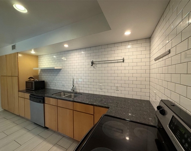 2200 Dickson Dr - Photo Thumbnail 3
