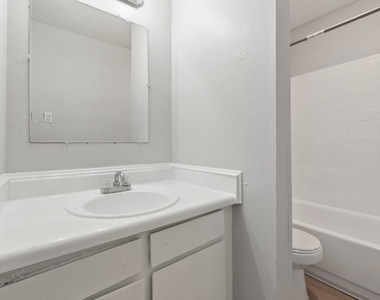 1720 Wooten Park Dr - Photo Thumbnail 10